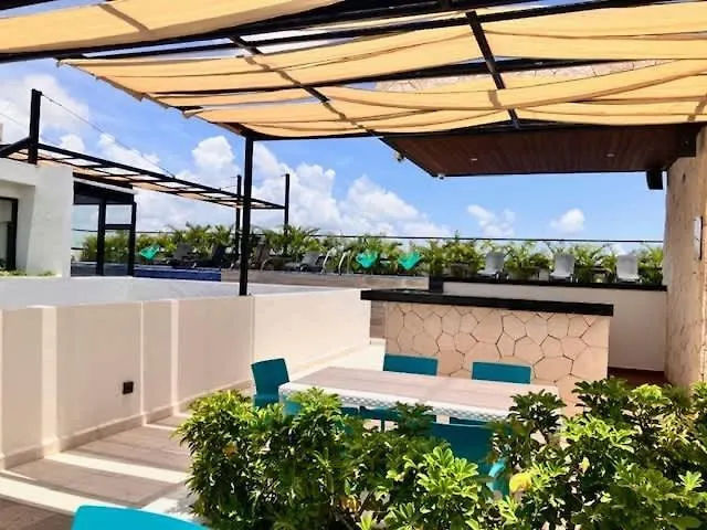 Central Playa Del Carmen Master Suite With Rooftop Pool And Gym Wifi Free Parking Near Beach 아파트