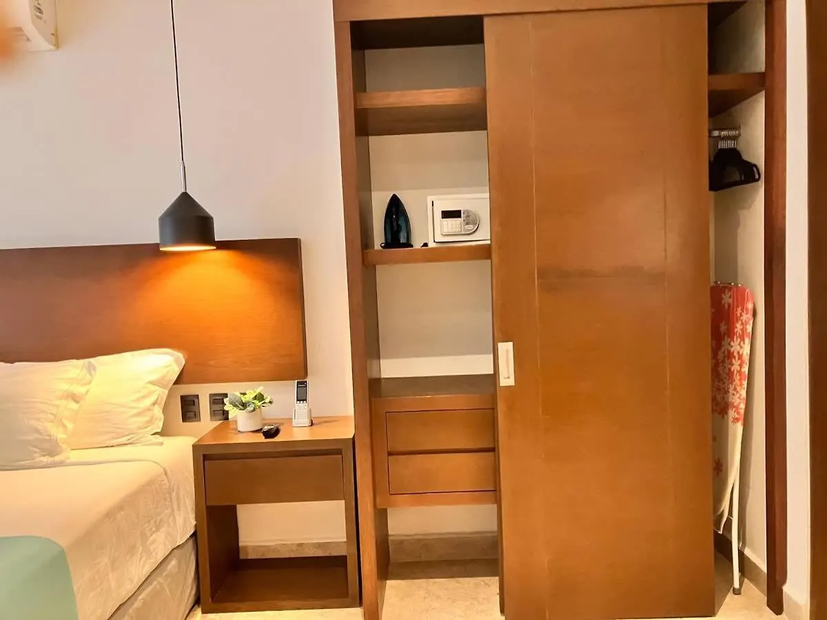 Central Playa Del Carmen Master Suite With Rooftop Pool And Gym Wifi Free Parking Near Beach Mexico
