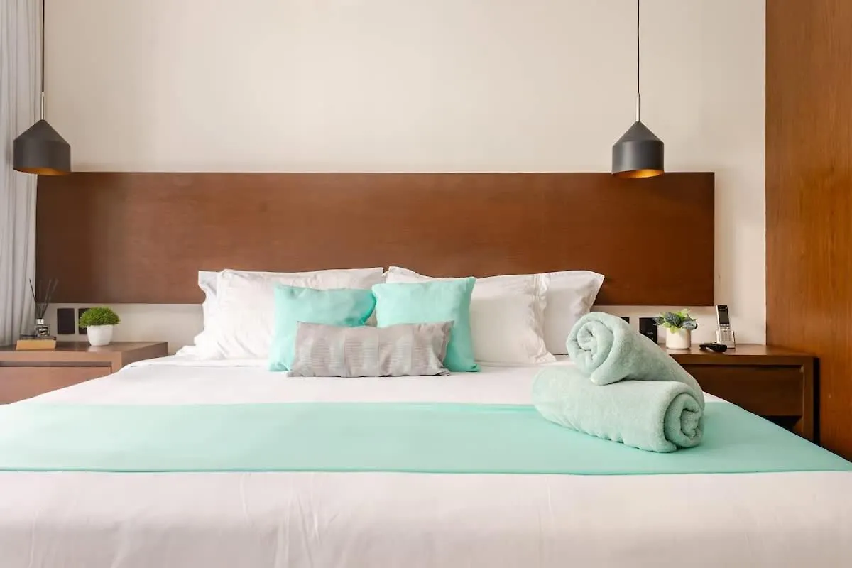Central Playa Del Carmen Master Suite With Rooftop Pool And Gym Wifi Free Parking Near Beach